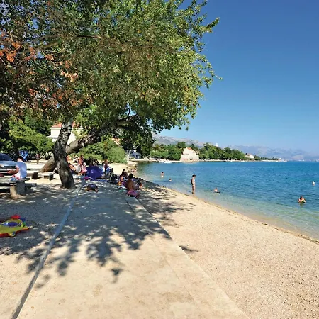 3 Bedroom Beautiful In Kastel Luksic Kaštela