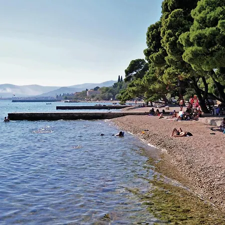 Apartment 3 Bedroom Beautiful In Kastel Luksic Kastela