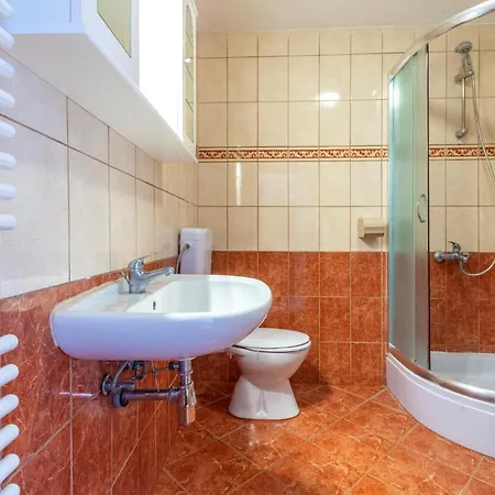 3 Bedroom Beautiful In Kastel Luksic Apartament Kaštela